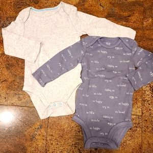 2 gray unisex long sleeved onesies